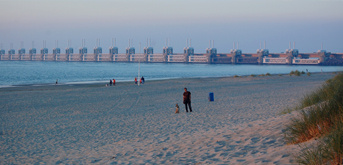 Vroeg in de ochtend op het strand